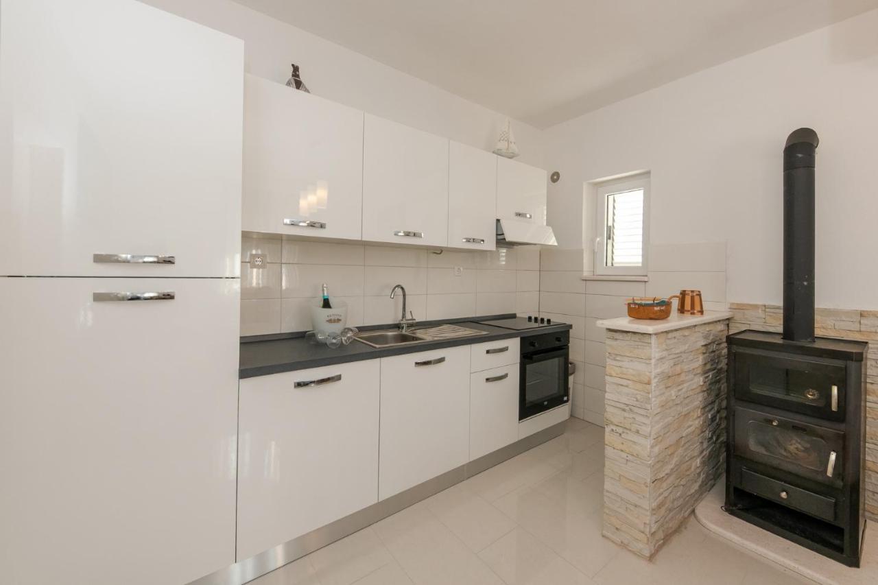 Apartments Mate Vinišće المظهر الخارجي الصورة