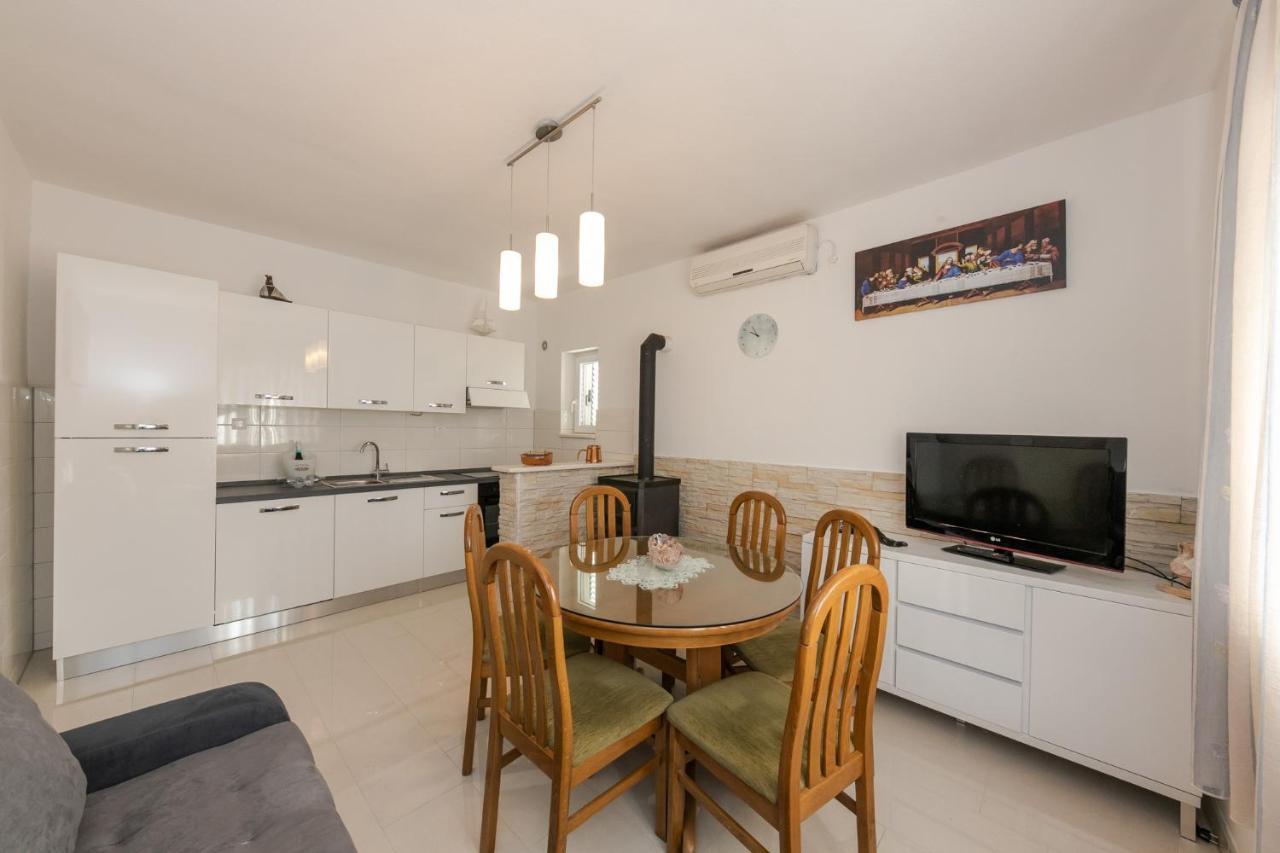 Apartments Mate Vinišće المظهر الخارجي الصورة