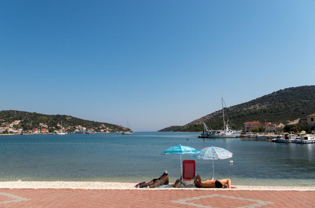 Apartments Mate Vinišće المظهر الخارجي الصورة