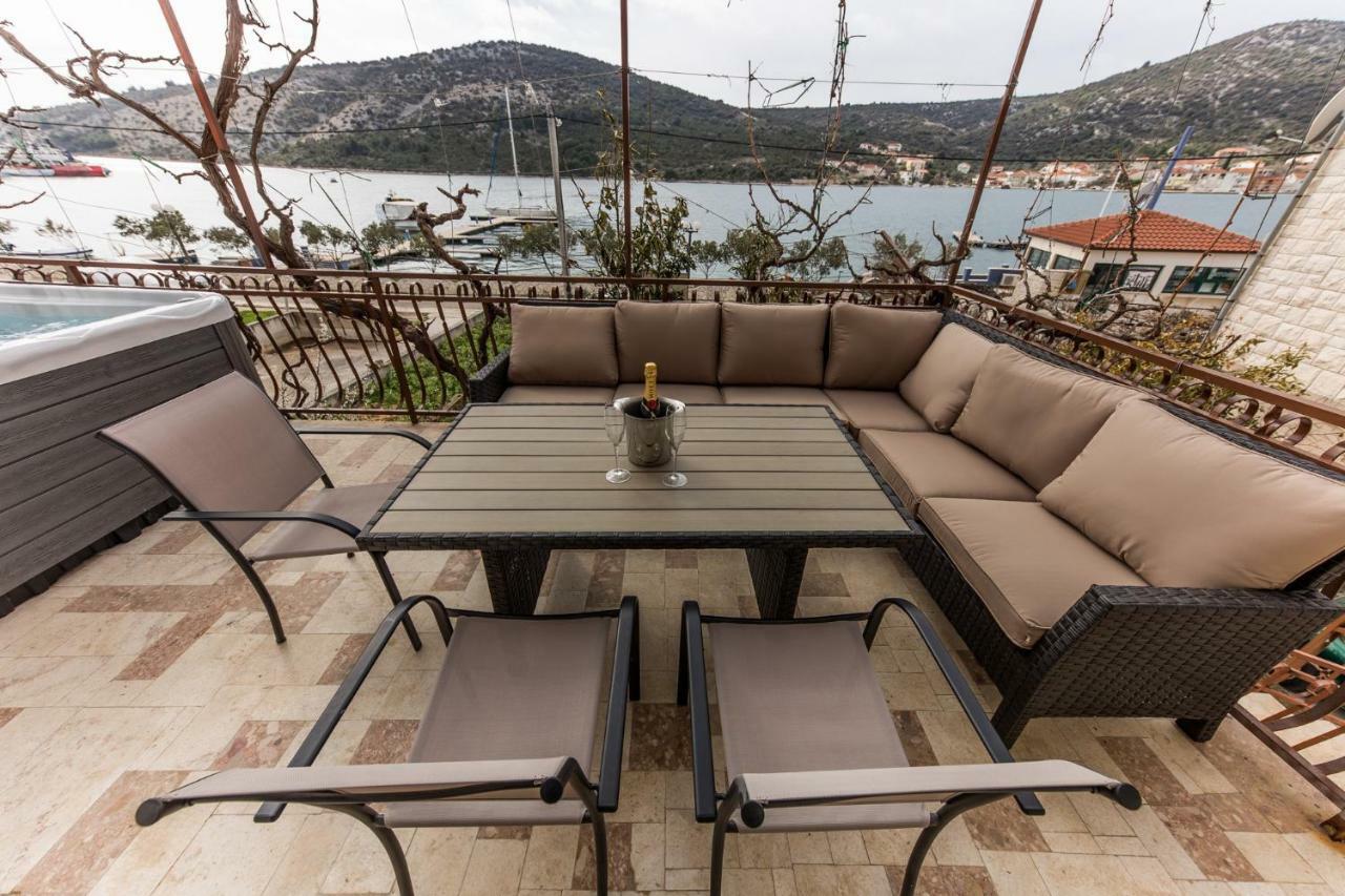 Apartments Mate Vinišće المظهر الخارجي الصورة