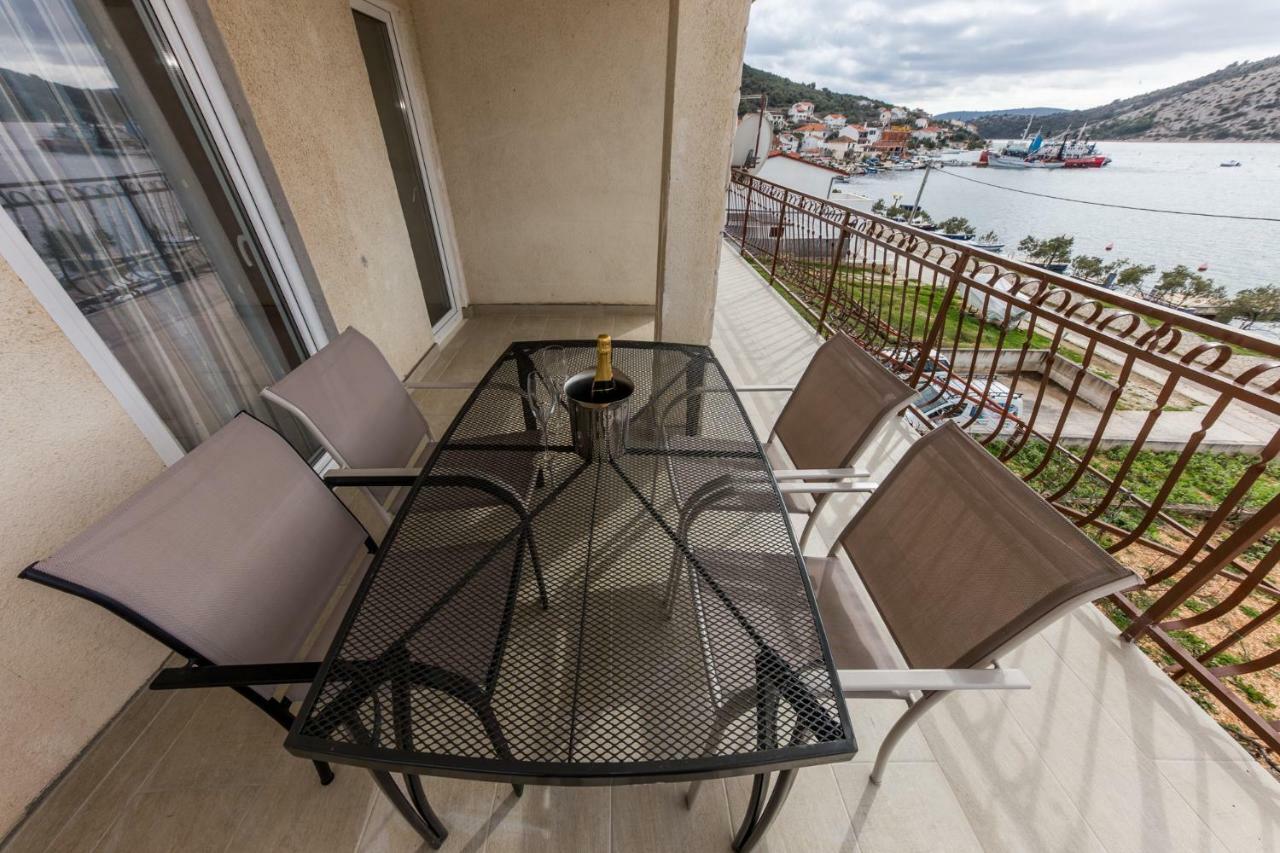 Apartments Mate Vinišće المظهر الخارجي الصورة
