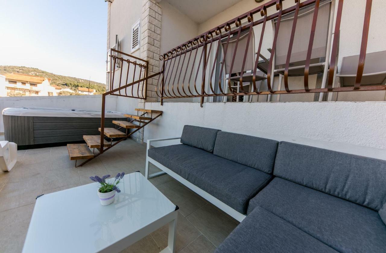 Apartments Mate Vinišće المظهر الخارجي الصورة